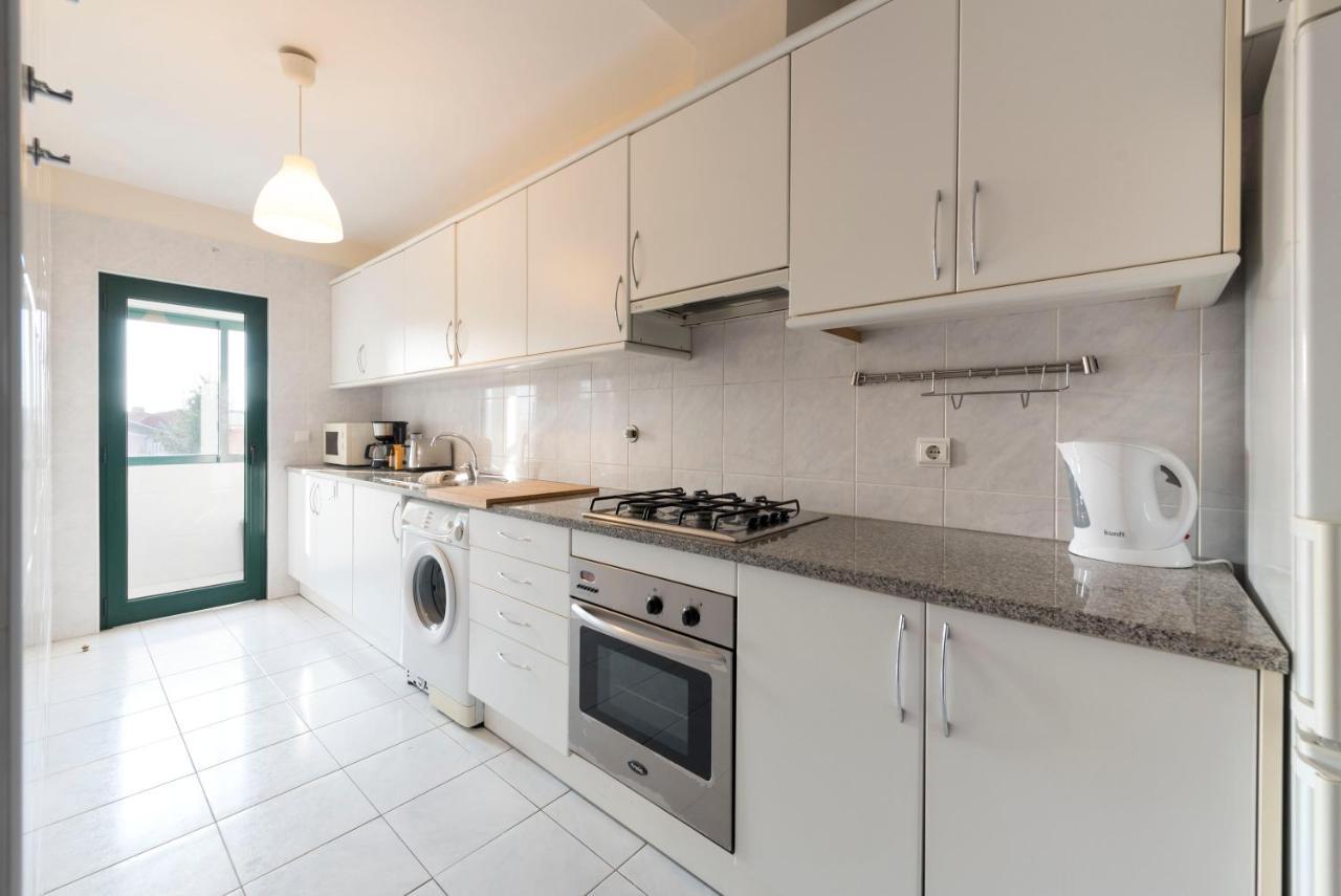 Lovelystay - Homey Feeling Flat W/ Free Parking Porto Exterior foto