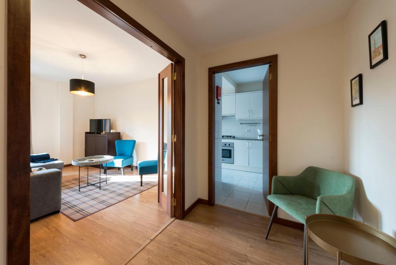 Lovelystay - Homey Feeling Flat W/ Free Parking Porto Exterior foto