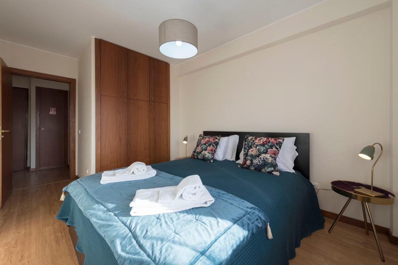 Lovelystay - Homey Feeling Flat W/ Free Parking Porto Exterior foto