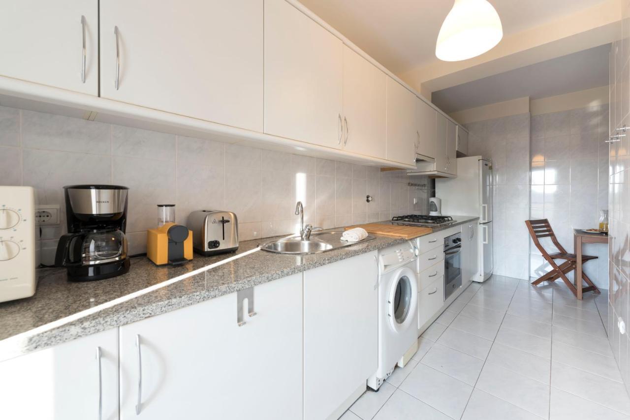 Lovelystay - Homey Feeling Flat W/ Free Parking Porto Exterior foto
